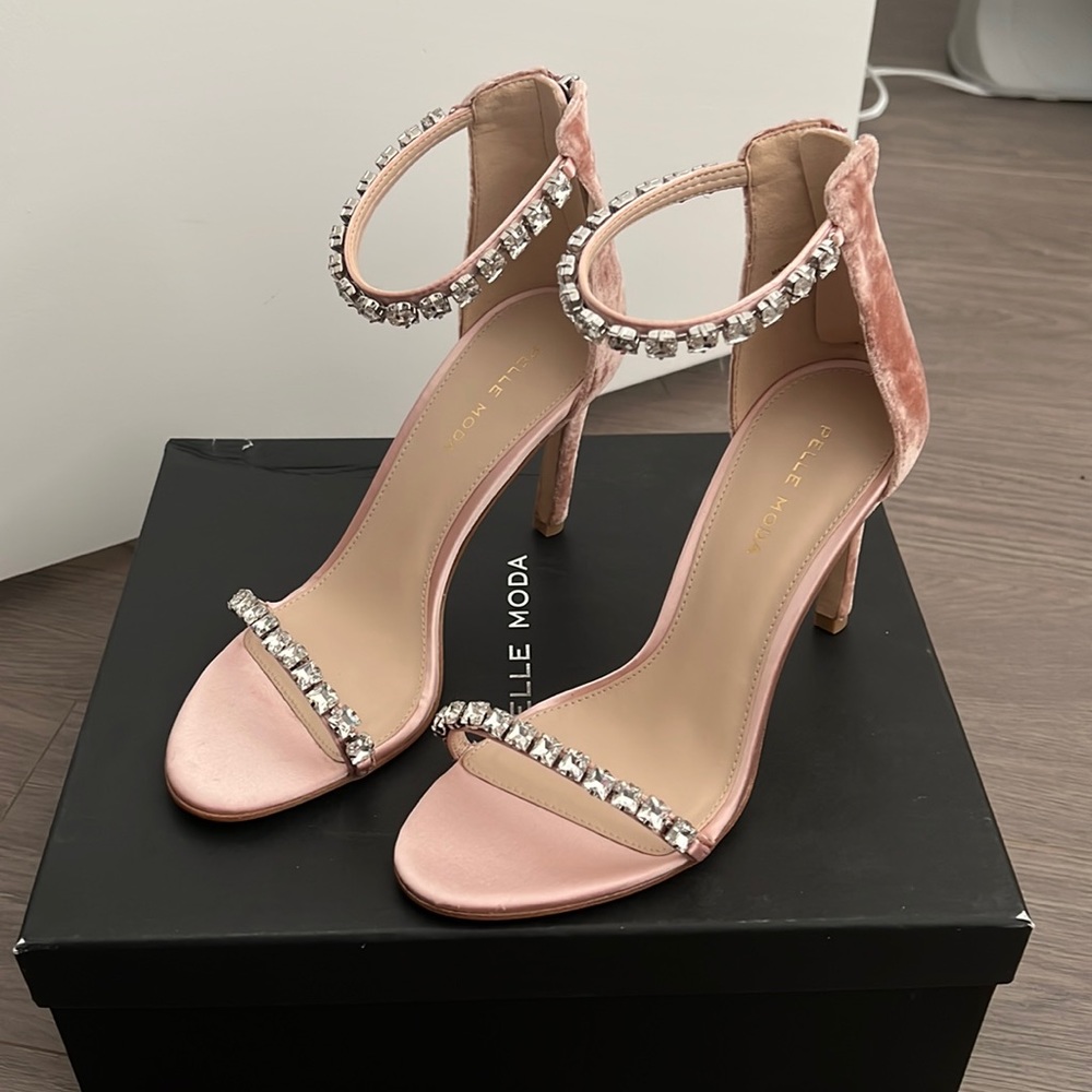 Pelle Moda frisk heels in blush velvet